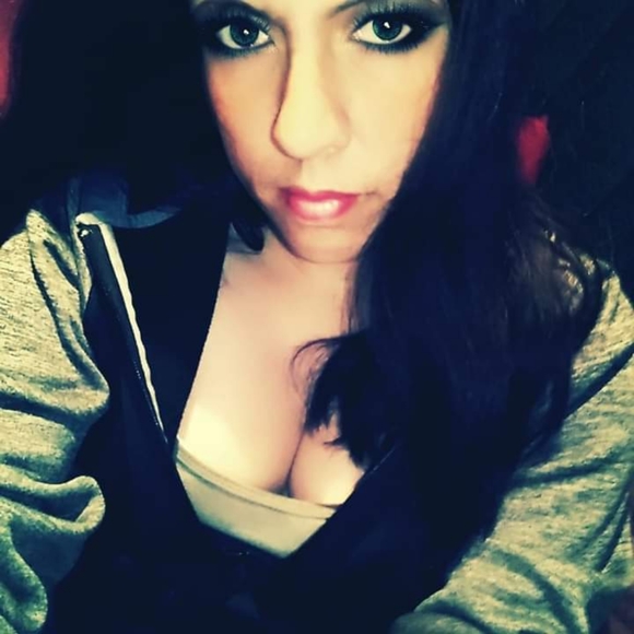 Meet your Posher, Amanda - Picture 1 of 4